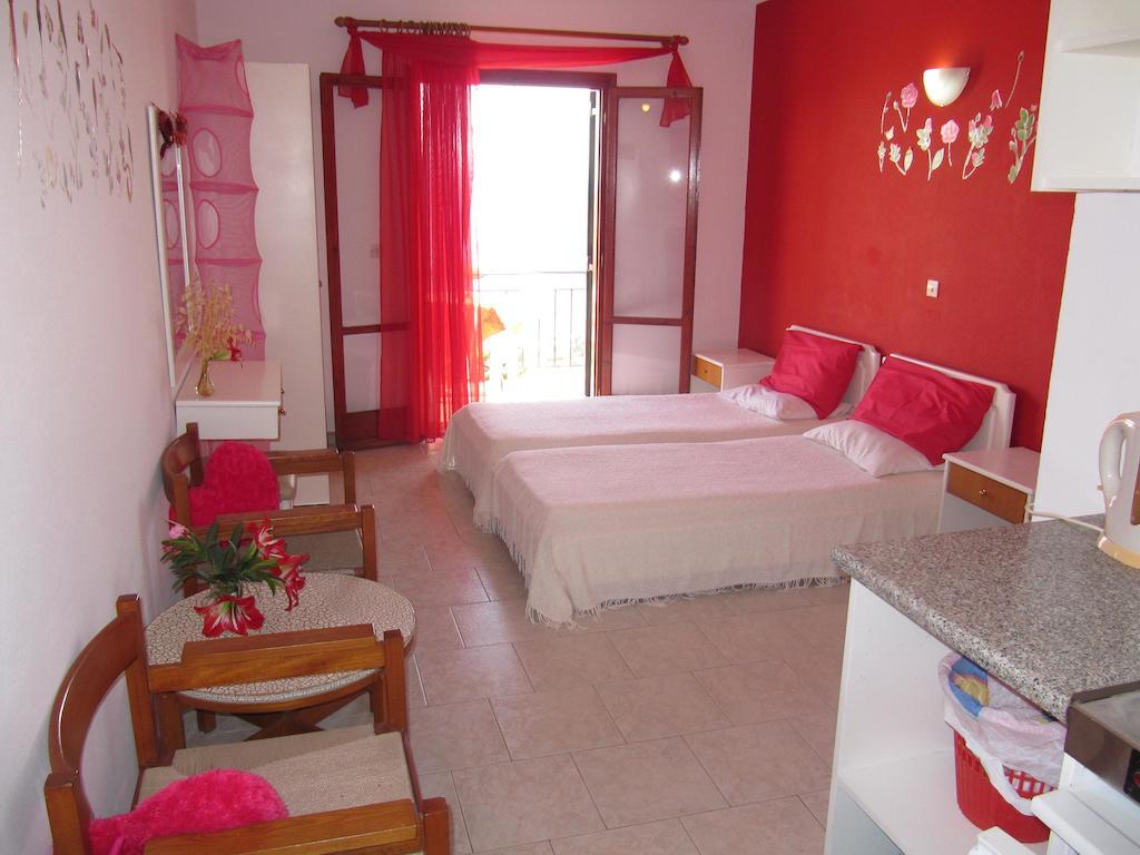 Milka Studios Barbati Habitación foto