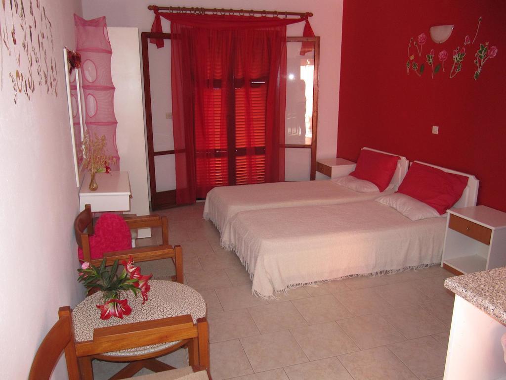 Milka Studios Barbati Habitación foto